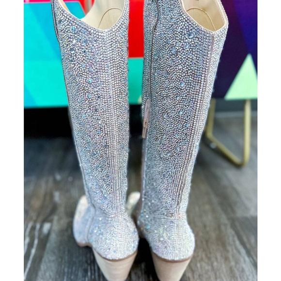 Stunning Nashville Rhinestone boots. With zipper closure. - Picture 8 of 12